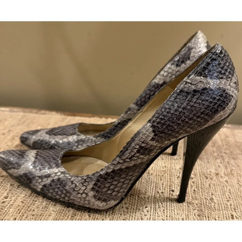 Stuart Weitzman Genuine Grey Snakeskin Stiletto Heels‎ Pointed Toe Size 8.5M